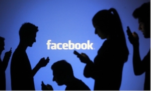 Facebook social media audience users on phones