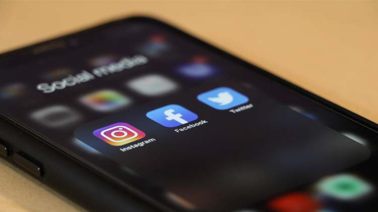 phone with social media apps