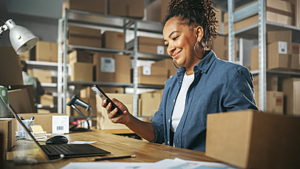woman-holding-phone